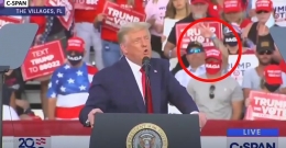 Tangkapan layar video kampanye Donald Trump yang bermasalah karena munculnya simbol jari pendukungnya melambangkan ungkapan 