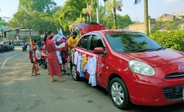 Sebuah mobil sedan yang dipakai untuk berjualan di area Taman Kota Pemkot Cimahi (Sumber: J.Haryadi)