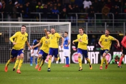 Pemain Swedia merayakan hasil seri (0-0) saat bertandang ke Spanyol dalam turnamen Euro 2020 Grup E. Kompas.com