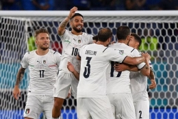 Para pemain timnas Italia merayakan kemenangannya melawan Turki dalam laga pembuka EURO 2020. Sumber : Kompas