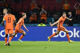 Kemenangan Belanda usai drama lima gol saat lawan Ukraina. Sumber : Kompas
