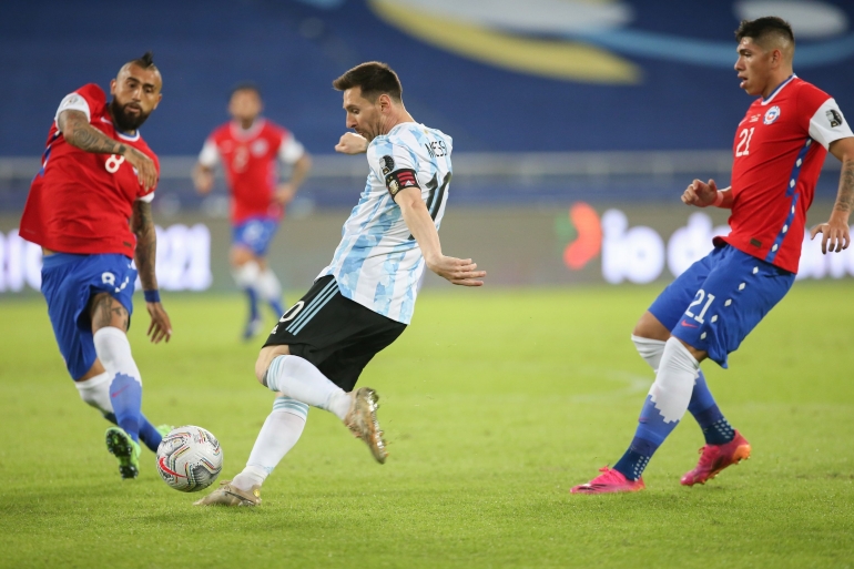 Lionel Messi dalam laga Copa America Argentina vs Chile, Selasa (15/6/2021). (Dok. Twitter/Argentina)