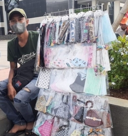 Kang Mus penjual masker kain (sumber: Dokpri)