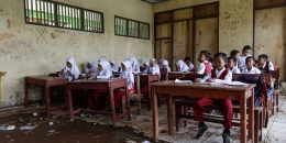 Kurangnya Fasilitas Pendidikan di Sekolah Ditinjau dari Perspektif Sosiologi. | Kompas