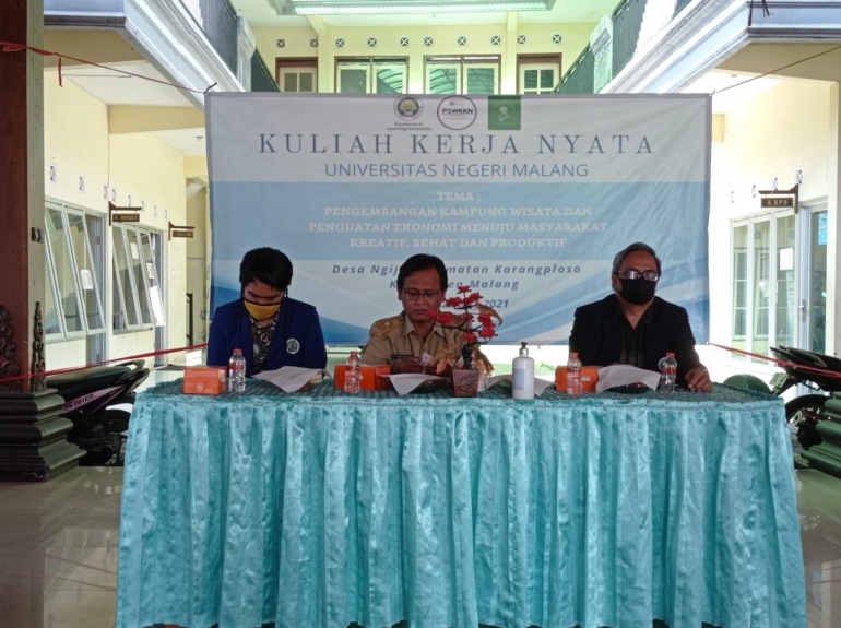 Keterangan foto dari kiri ke kanan : Yovie Alamsyah, Mahdi Maulana, Drs. Mohammad Arief, M.Si. (dokpri)
