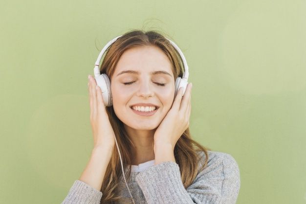 Manfaat Mendengarkan Musik, Ternyata Bisa Bantu Program Diet Loh! (Source:Freepik/lenon)
