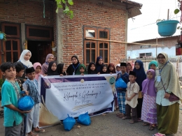 Mahasiswa PMM UMM pada kegiatan Bakti sosial bersama anak-anak desa monggo-dokpri