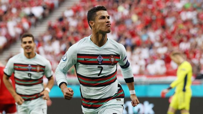 Selebrasi Cristiano Ronaldo ketika mencetak gol ke gawang Hungaria (Foto REUTERS) 