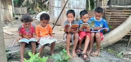Anak-anak membaca dengan semangat | Dok Inspirasian