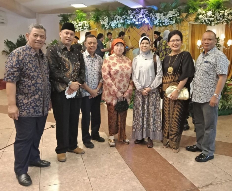 Wartawan Senior Uki M Kurdi, paling kiri dalam sebuah resepsi perkawinan di Jakarta bulan Mei 2019(Dok-ABH) 