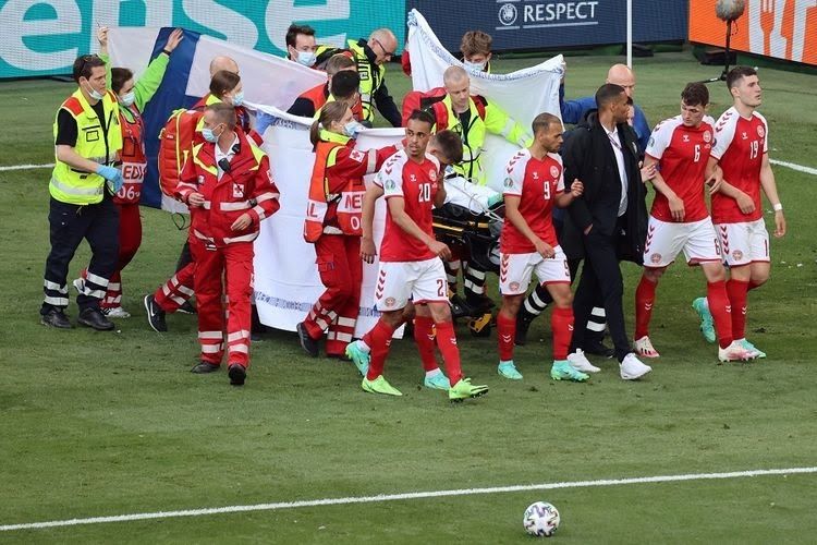 Cristian Eriksen saat terkena serangan jantung di menit ke 43 saat pertandingan Denmark vs Finlandia Uero 2020, (sumber foto: www.kompas.com)