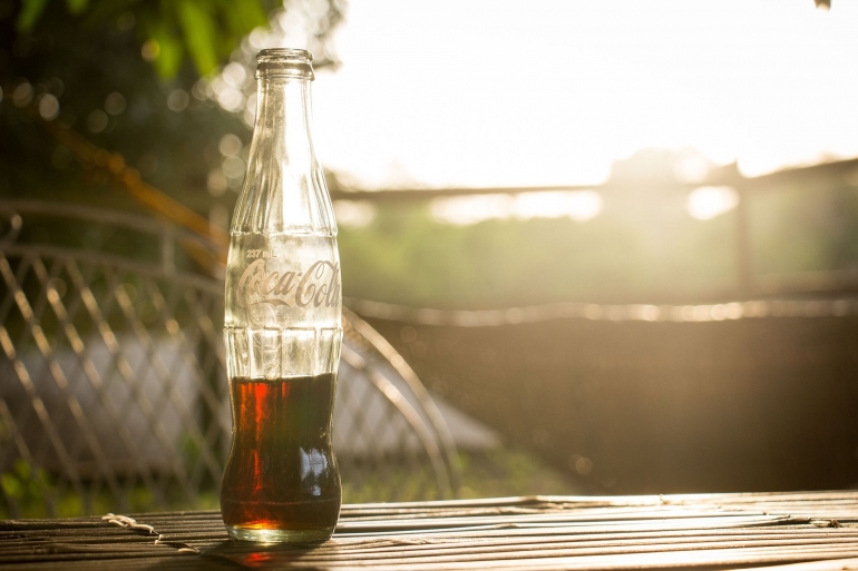Coca-cola telah melalui sejarah panjang hingga aksi menggeser botol di EURO 2020 hanyalah riak kecil (Pexels/Pixabay)