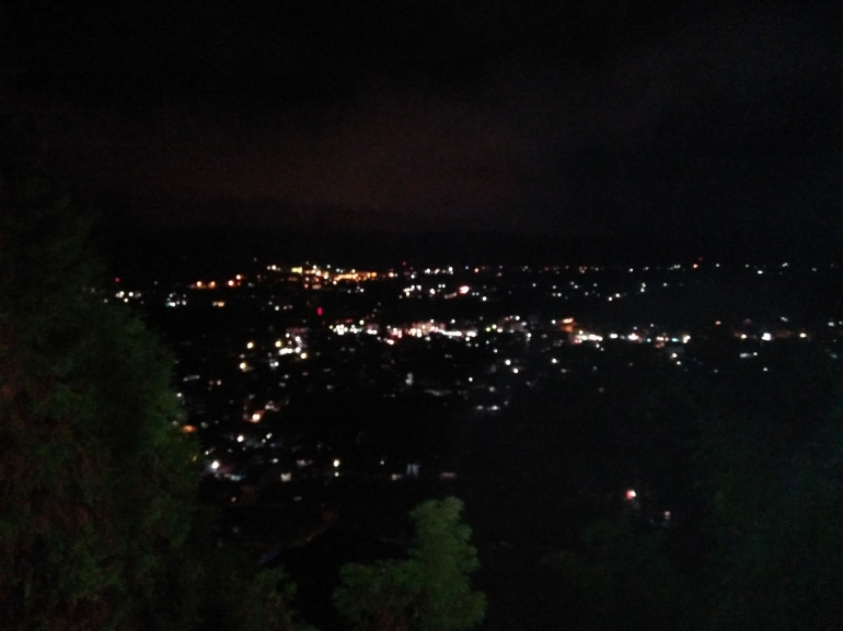 Panorama malam kota Berastagi dilihat dari puncak bukit Gundaling-Dokumentasi pribadi