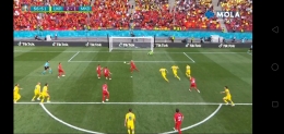 Tiga pemain Ukraina gagal menahan bola pantul. Screenshot MOLA tv