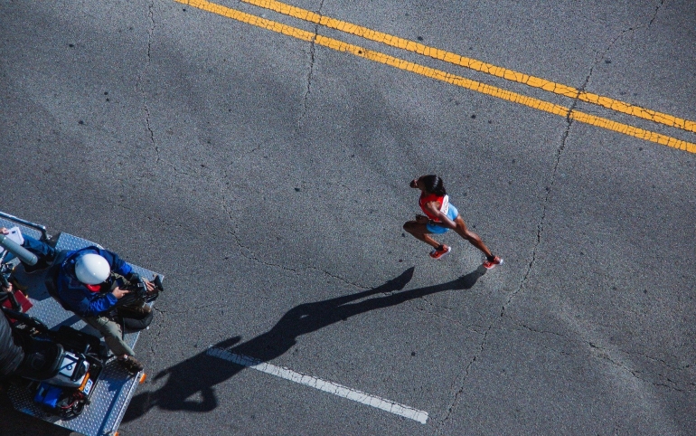 Berjalan atau hingga lari pendek bisa jadi aktivitas menyehatkan untuk jantung, namun maraton-lari ekstrim bisa menimbulkan masalah (Pexels/Pixabay)