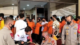 Puluhan preman yang ditangkap Polda Metro Jaya, 11/6/2021 (inews.com/ Yohannes Tobing).
