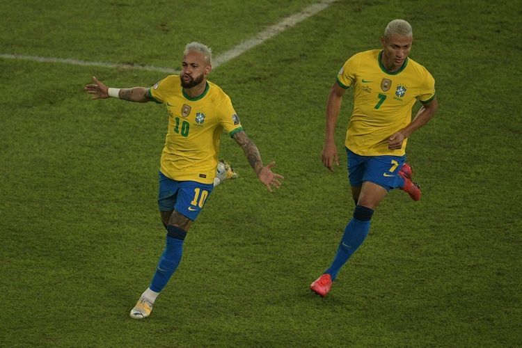 Neymar merayakan golnya ke gawang Peru. Brasil menang 4-0 atas Peru (17/6/21). Sumber foto: AFP/Carl De Souza via Kompas.com