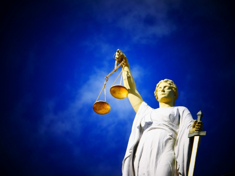 Ilustrasi Dewi Keadilan oleh AJEL dari pixabay.com