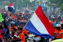 Orang-orang Maluku merayakan kemenangan Timnas Belanda (antarafoto.com)