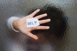 Ilustrasi korban pelecehan seksual mencari pertolongan. Sumber: Shutterstock via Kompas.com