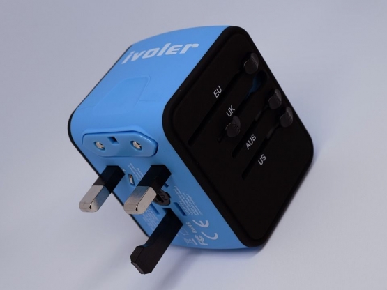 Ilustrasi travel adapter (Sumber gambar: Pixabay/aixklusiv)