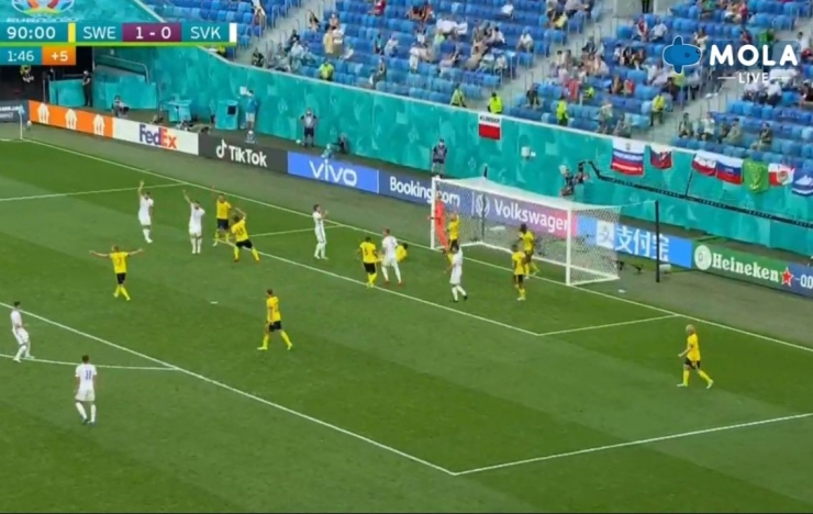 Slovakia seharusnya dapat penalti. Screenshot MOLA tv