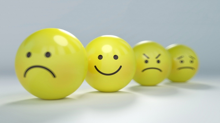 ilustrasi emoji moody (sumber: pixabay.com/AbsolutVision)