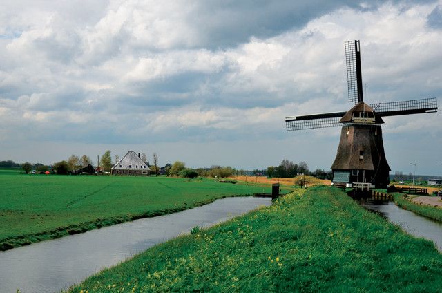 Kincir angin pemompa air, teknologi terawal yang dimanfaatkan oleh Belanda untuk mengeringkan daerah rawa dan membuat polder. Credit: Henk Monster
