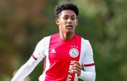 Noah Gesser, Ajax U-16 (bolalob.com)