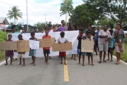 Tampak Warga Melakukan Aksi Demo di Salah Satu Distrik Kabupaten Tambrauw Beberapa Waktu Lalu/Dokpri