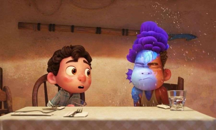 Alberto kembali menjadi monster saat terkena air | Dok. Disney+