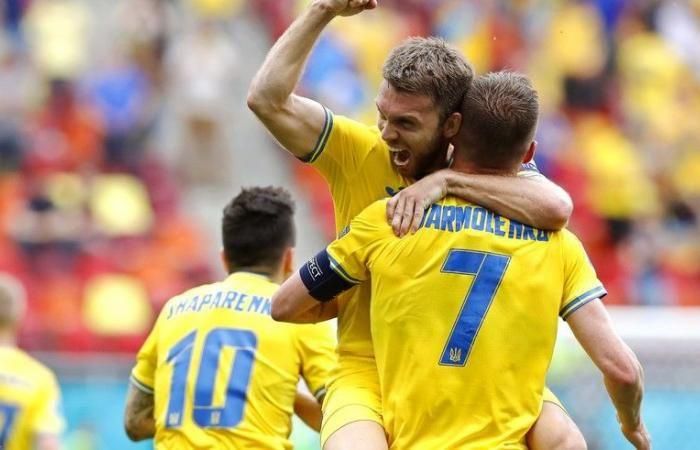 Pemain Ukraina merayakan gol ke gawang Makedonia Utara. (via world.on-24.com)