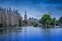 Salah satu sungai di sudut kota di Netherlands yang senantiasa tergenang air. Credit: TheCultureTrip.com