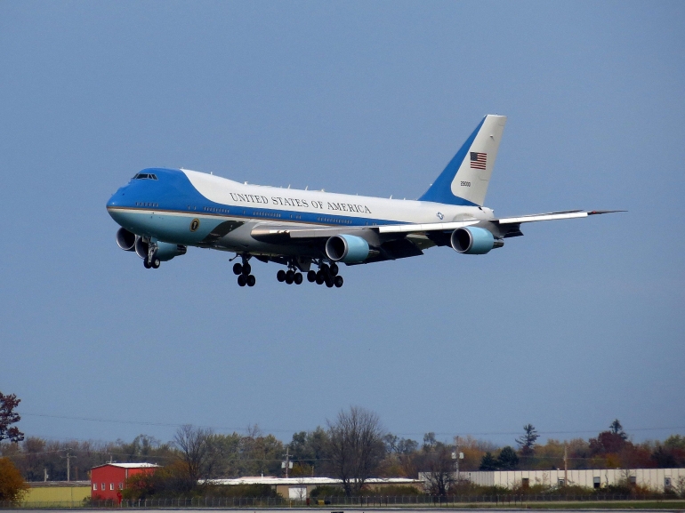 Air Force One, pesawat kepresidenan AS. Sumber: redlegsfan21 / wikimedia