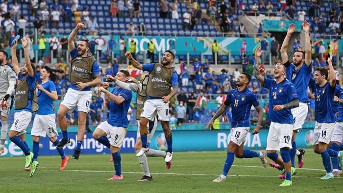 Italia merayakan keberhasilan mereka melaju ke babak 16 besar Piala Eropa. Sumber foto: Getty Images via Goal.com