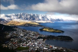Queenstown, salah satu kota populer untuk wisata di Selandia Baru. Sumber: theculturetrip.com