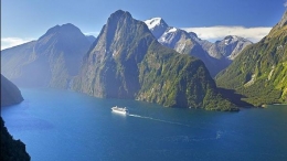 Taman Nasional Fiordland. Image via: expedia.com