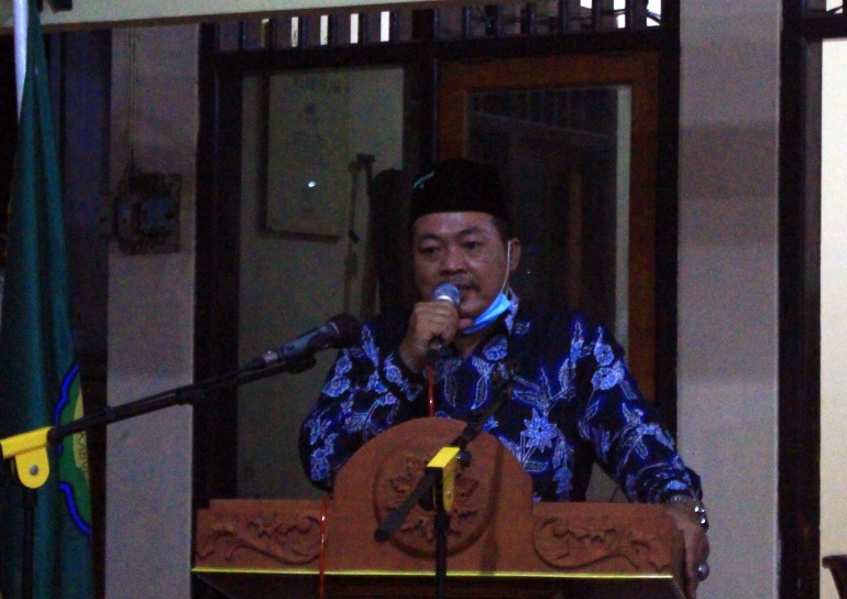 Kepala Desa Sedati Gede dalam sambutannya saat Pelantikan dan Pengukuhan Karang Taruna Sedati Gede | Foto: Kinan