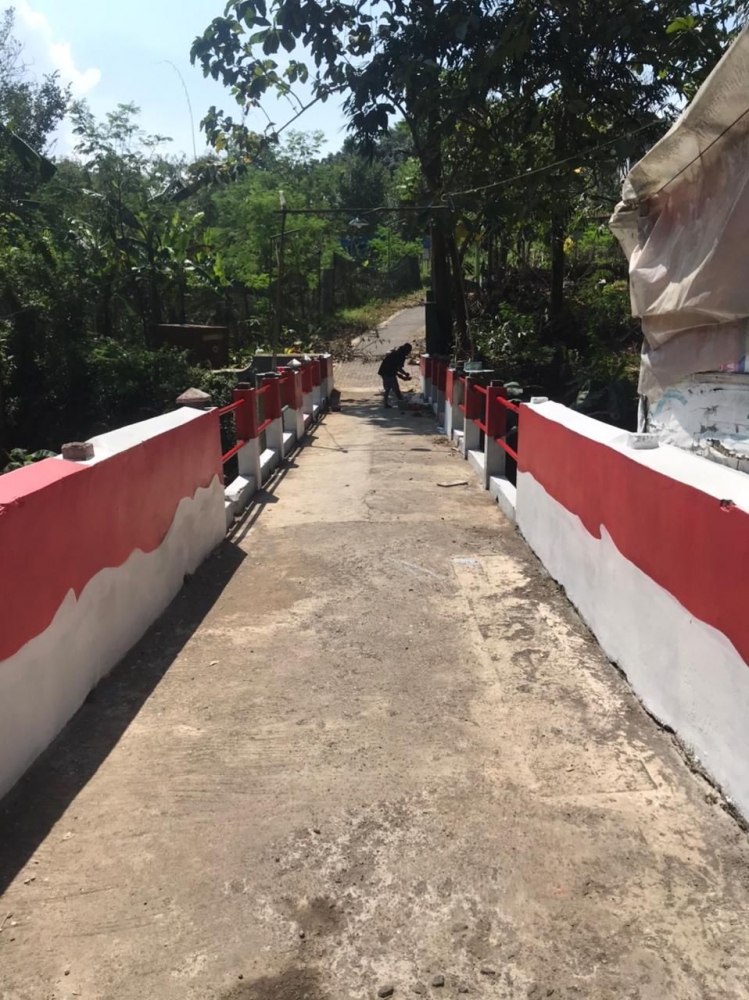 proses pengecatan jembatan