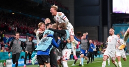 Dikira game over, Denmark meledak di pertandingan terakhir. Mereka mengalahkan Rusia 4-1 dan lolos ke baba 16 besar/Foto: https://swiftheadline.com/Getty Images