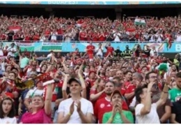  Stadion Puskas Arena luber penonton tanpa masker(dok:Reuters/Bernadett Szabo)