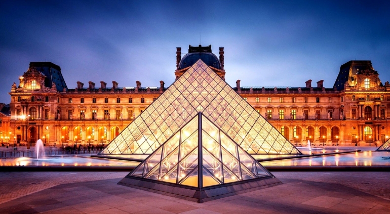 Museum Lovre di Paris, Perancis(sumber: Risal.info) 