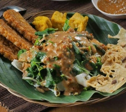 Pecel (sumber: bosmeal.com)