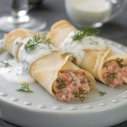 https://www.cuisineaz.com/recettes/crepes-salees-au-saumon-32101.aspx