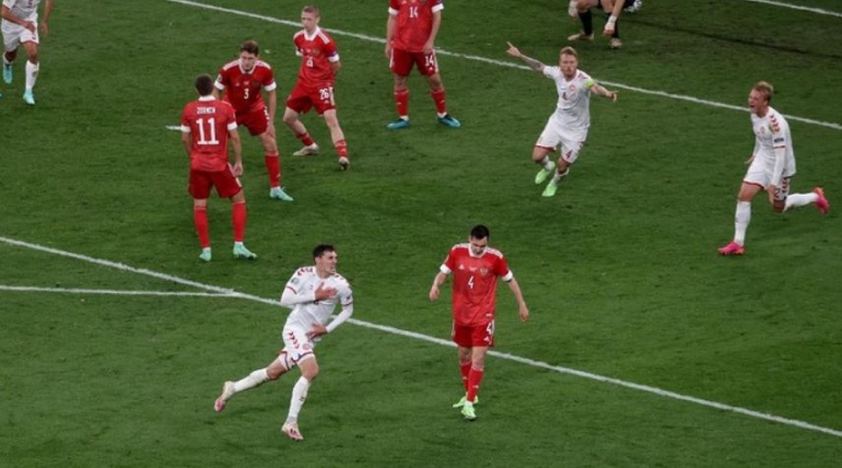 Denmark lolos dramatis ke babak 16 Euro 2020. (Foto: Getty Images/Hannah McKay - Pool) 