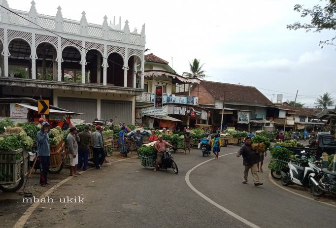 Menunggu pedagang antar kota. Dokpri