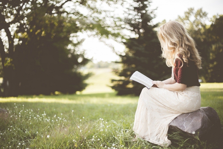 Membaca buku dengan asal hanya akan membuang-buang waktu kita yang berharga | Ilustrasi oleh Pexels via Pixabay