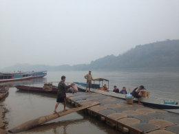 Warga disekitaran Sungai Mekong (arifsetiawan.com)