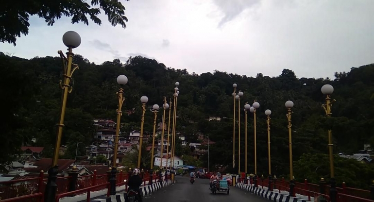 Jembatan penghubung Gunung Padang dan Kota tuo Padang, dok. pribadi