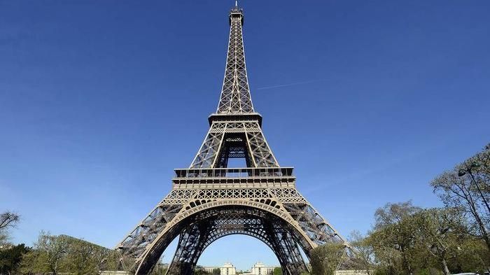 Melihat Menara Eiffel dari Dekat(sumber: tribunnews.com)  